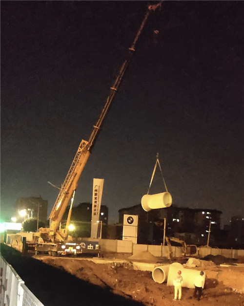 丰台区“弯臂矫正”—— 吊车的 “形变补偿” 技术