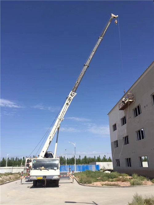 丰台区“轻装强干”—— 吊车的 “轻量化臂架” 技术